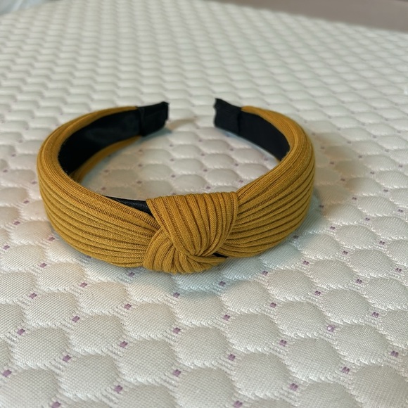 Cute headbands with a knot on top. Pink, grey, mustard, and tan. - Picture 5 of 11